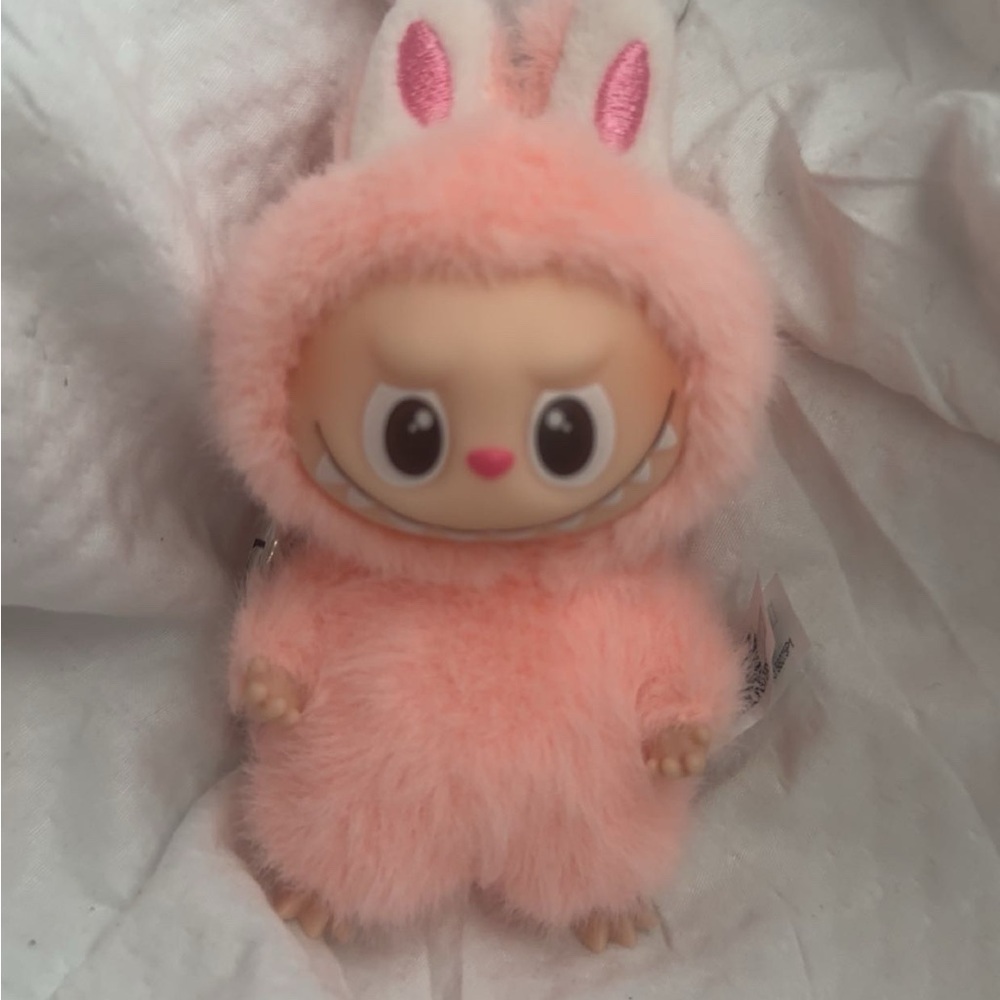 Labubu Pin for love - U